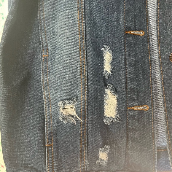 Distressed blue jean jacket - Picture 5 of 8